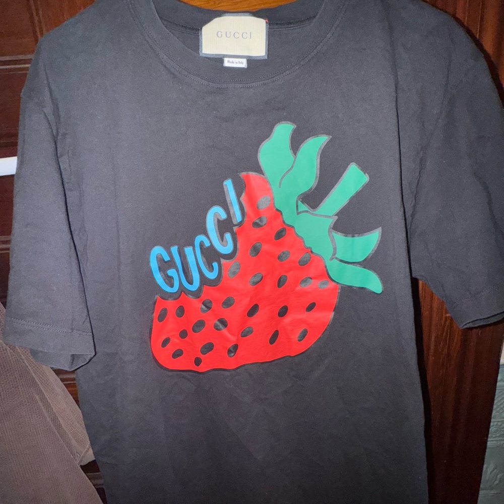 GUCCI Men’s Black T-Shirt with Strawberry, size Medium